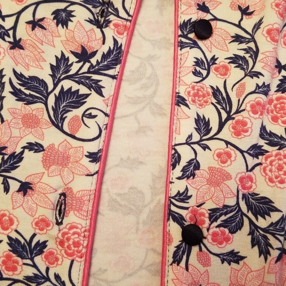 🆕️Le Chat  top - Picture 4 of 7